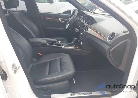 2014 Mercedes-Benz C 250 Luxury/Sport из США, поврежденный, VIN WDDGF4HB8ER315244